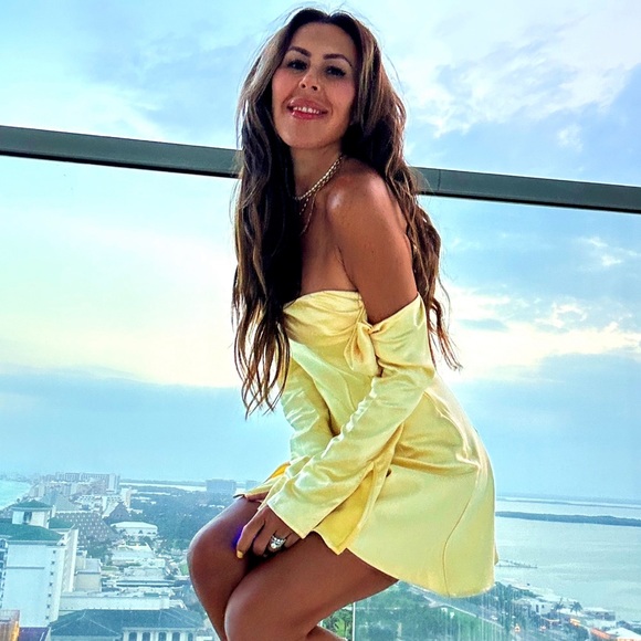 SALE ‼️ Satin Mini Dress Giselle Off Shoulder - Picture 4 of 4